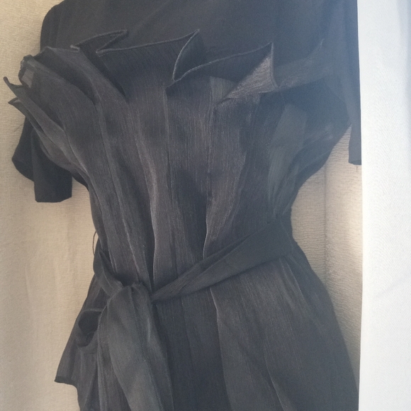 Women's elegant crewneck sheer black peplem top with front tie size medium - Picture 9 of 10